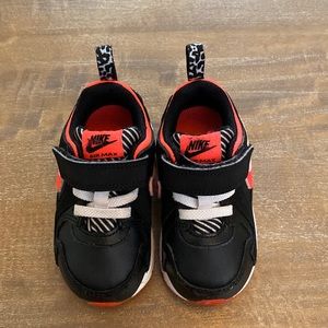 Nike shoes for baby, size 5